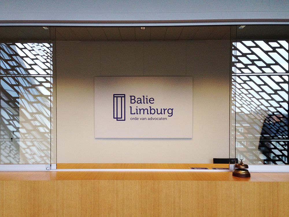 Balie Limburg onthaal met logo